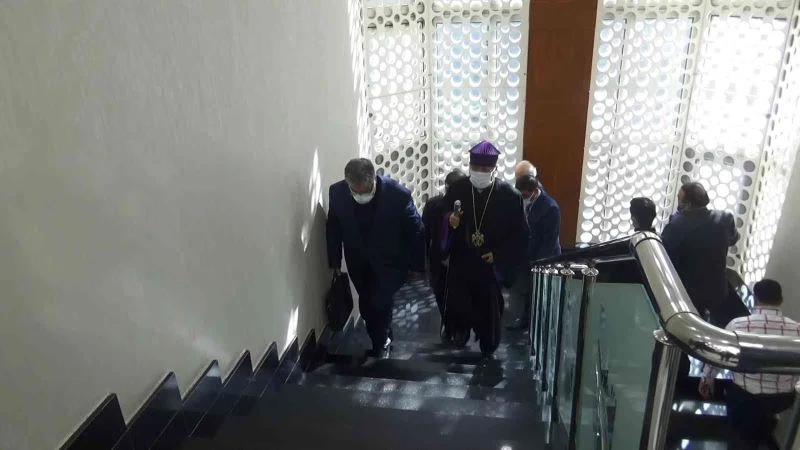 Vali Karaloğu, Türkiye Ermenileri 85. Patriği Maşalyan’nı makamında kabul etti
