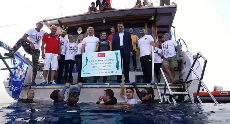 Şahika Ercümen, 100 metrelik dalışla dünya rekorunun sahibi oldu
