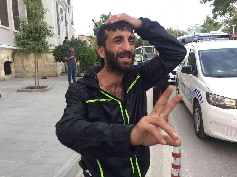 Evden uzaklaştırıldı, parkta gasp edildi, gözyaşlarına boğuldu
