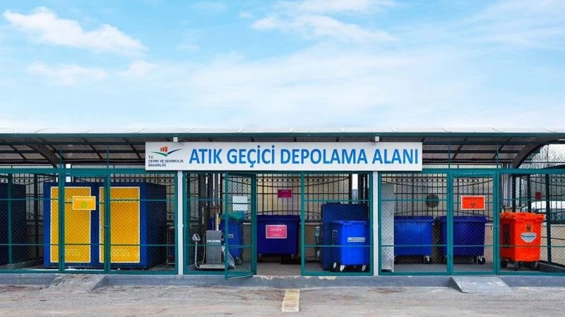 Bakan Kurum: “Bakanlık merkez binamızda ayrıştırdığımız atıkları, lisanslı atık toplayıcı kardeşlerimize veriyoruz”

