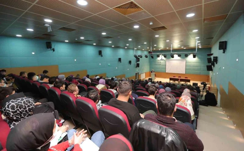 İlahiyat Fakültesinin ilk dersinde “Nurettin Topçu” anlatıldı
