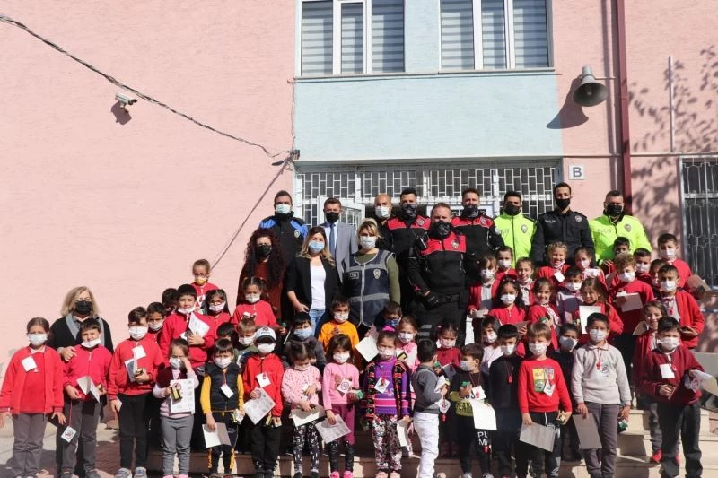 Bozüyük TDP ‘Öğrenciler geleceğimizin ekranıdır’ isimli projeyi hayata geçirdi
