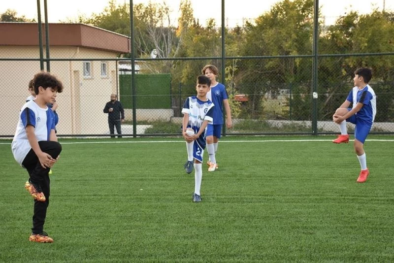 Emin Kaçar Spor Tesisleri amatörün yeni adresi oldu
