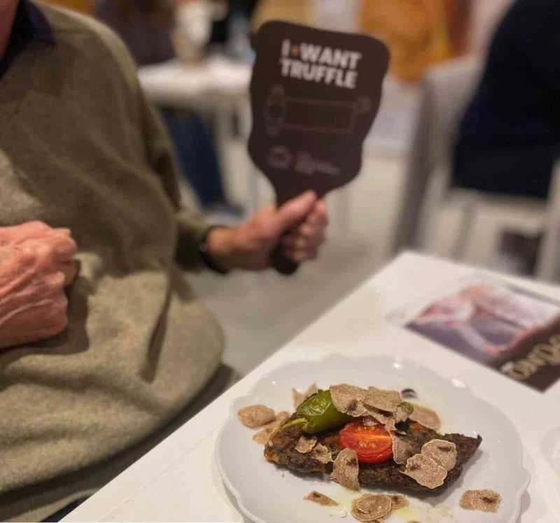 Hatay’ın meşhur tepsi kebabı trüf mantarı ile buluştu
