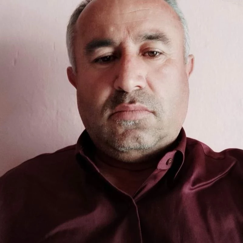 Traktör ile patates sökme makinesi arasında kalan çiftçi feci şekilde can verdi
