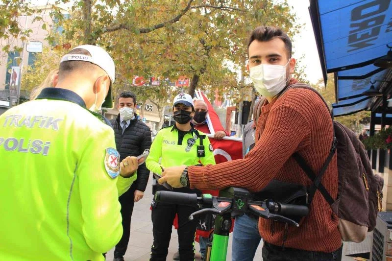 Kaldırımda scooter kullanan gençten şaşırtan ceza tepkisi: “Randevum var, acelece eder misiniz”
