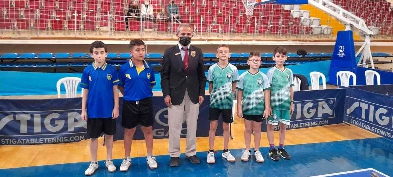 Salihlili tenisçiler adını finale yazdırdı
