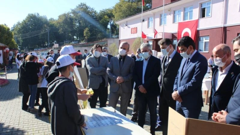 Yukarıtaşçılı Ortaokulu TÜBİTAK 4006 Bilim Fuarı açılışını gerçekleşti
