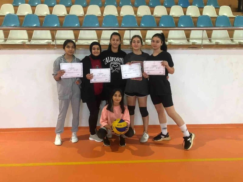288 saatlik voleybol kurs tamamlandı

