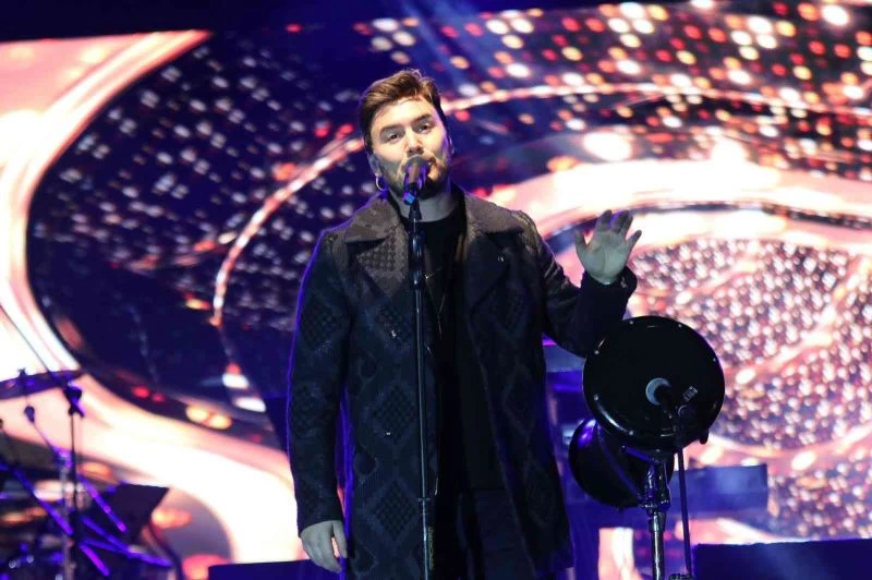 Mustafa Ceceli Kayserili hayranlarını coşturdu