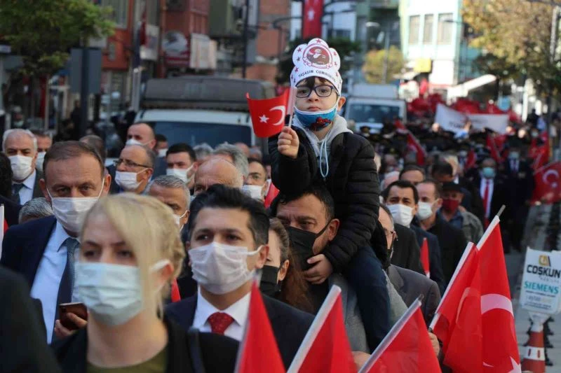 Karabük’te ‘Cumhuriyet Korteji’ne yoğun katılım
