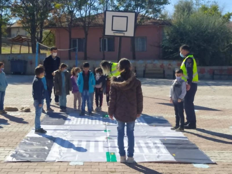 Jandarmadan öğrencilere “Trafik Dedektifleri Eğitimi”
