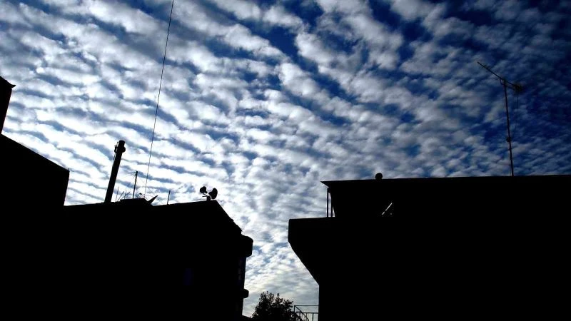 Sarıgöl’de bulutların görsel şöleni mest etti
