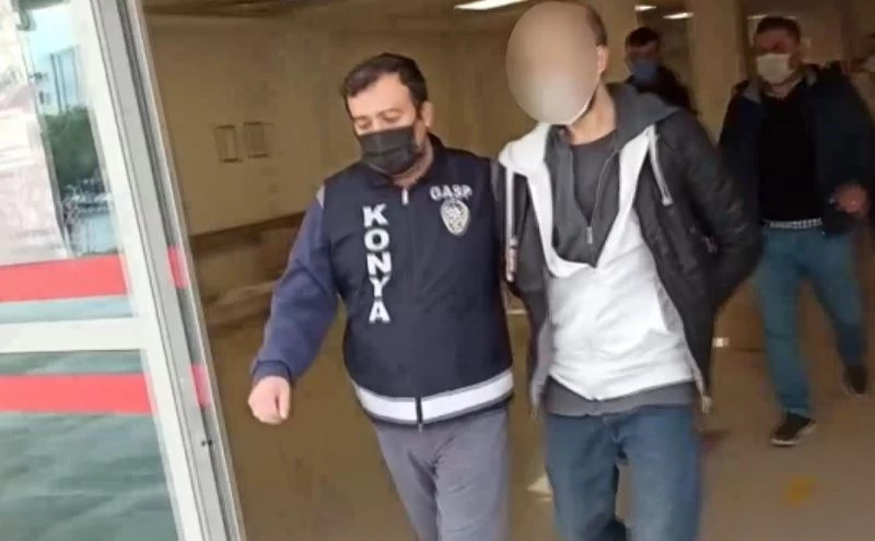 Polis olarak kendini tanıttı, iki kişiyi gasp ettikten sonra yakalandı
