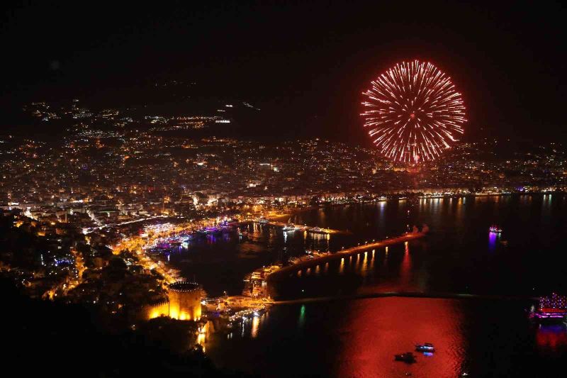 Alanya’da 29 Ekim, Demet Akalın konseri ile kutlanacak

