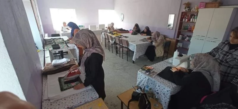 Şuhutlu kadınlar el emeği göz nuru ürünlerini sergilemeye hazırlanıyor
