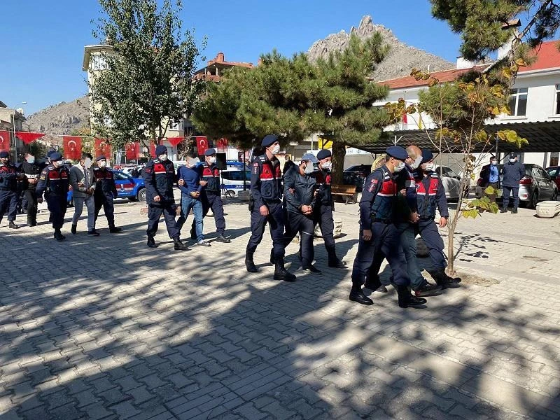 Farklı illerde yapılan eş zamanlı operasyonlarla hırsızlık şüphelileri yakalandı
