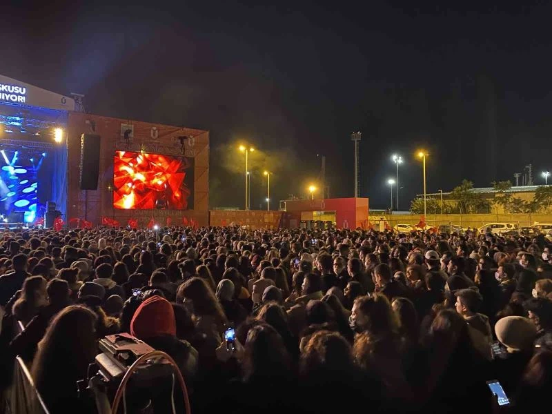 Üsküdar’da Cumhuriyet Bayramı coşkusu İlyas Yalçıntaş ve Rafet El Roman ile yaşandı
