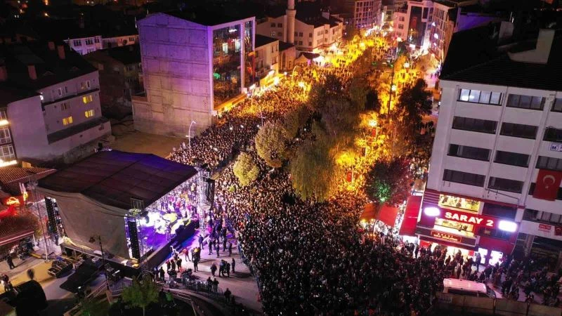 Fener alayında binlerce kişi Türk bayraklarıyla yürüdü
