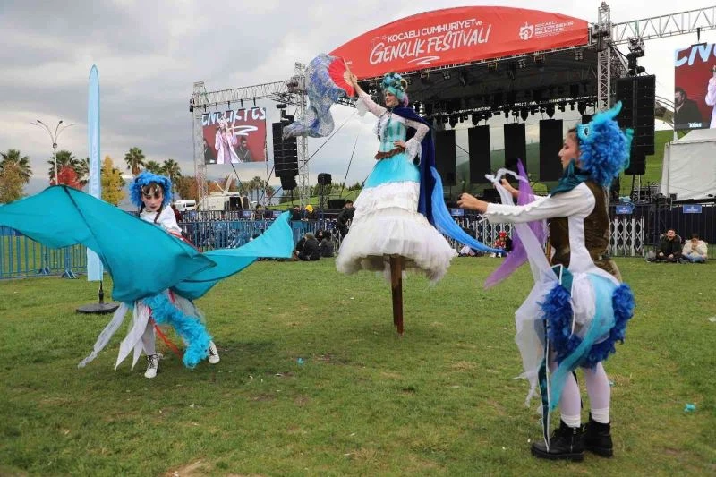 Funda Arar, Cumhuriyet coşkusuna eşlik edecek
