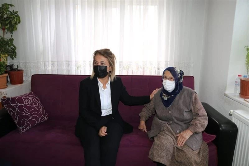 Cumhuriyetle yaşıt kadının Cumhurbaşkanı Erdoğan sevgisi
