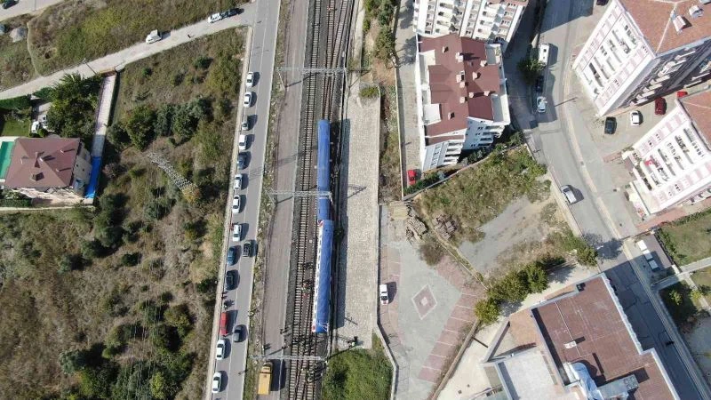 Raydan çıkan vagonlardaki hasar havadan görüntülendi
