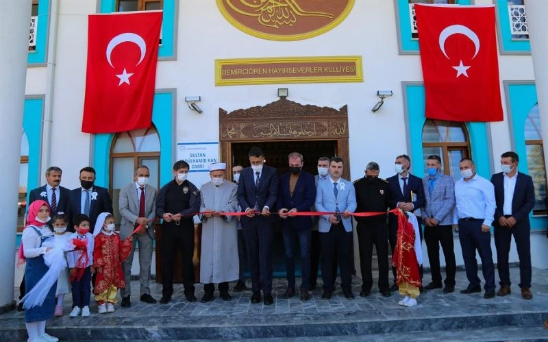 Hayırseverlerin 1 milyon 750 bin TL’ye yaptırdığı külliye hizmete açıldı
