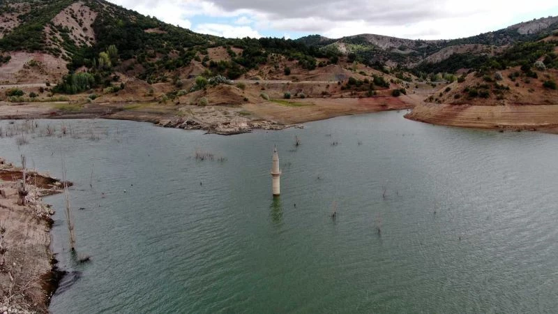 Bu minare adeta kuraklık ölçer oldu
