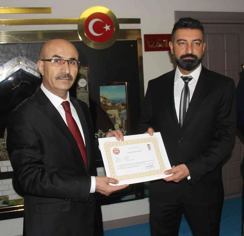 24 kilo 600 gram eroinle yakalanan polisin uyuşturucu yakalamaktan ödül aldığı ortaya çıktı
