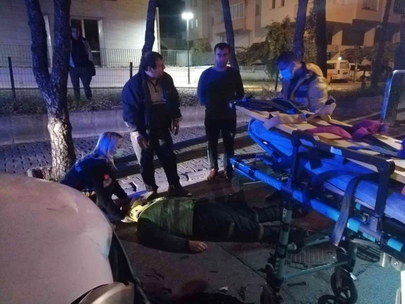 Alkollü sürücü çöp kamyonuna arkadan çarptı, temizlik işçisi yaralandı
