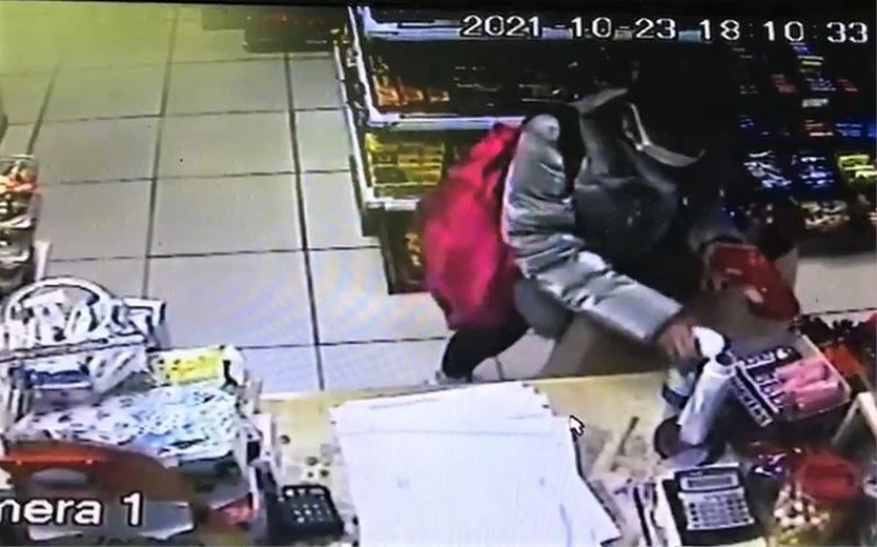 Hasta çocuğun yardım kumbarasını çaldı
