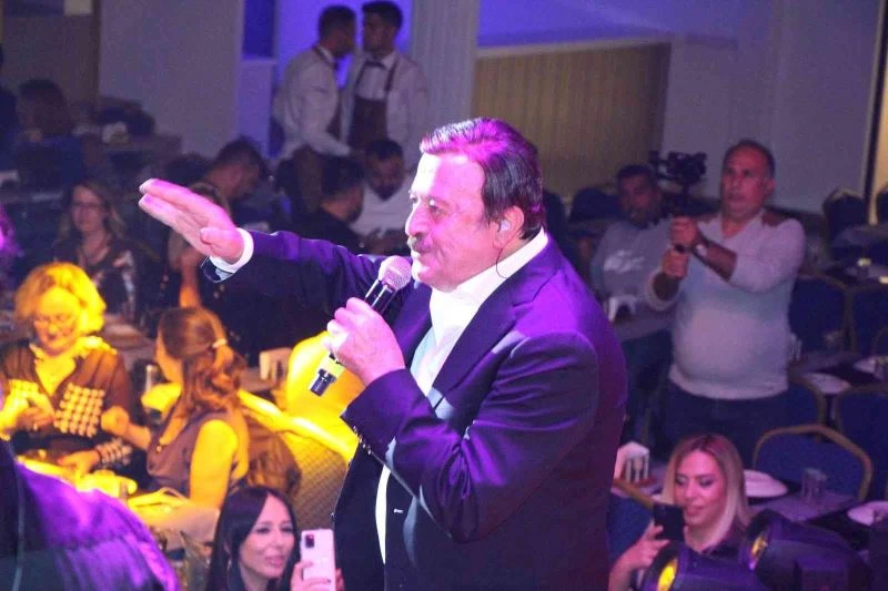 Selami Şahin Kuşadası’nda sahne aldı

