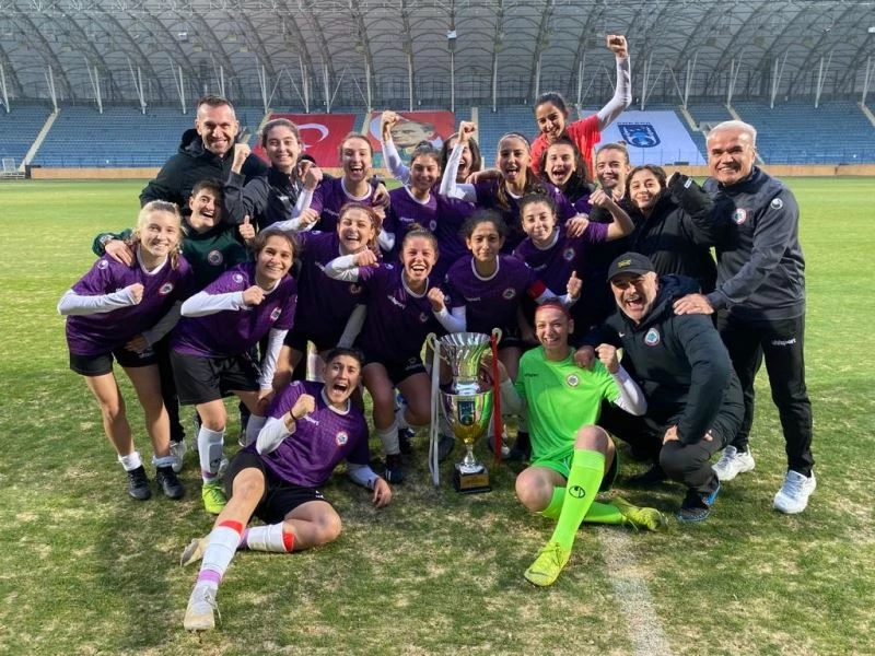 Ereğlili kızlar Cumhuriyet Kupası’nı kazandı
