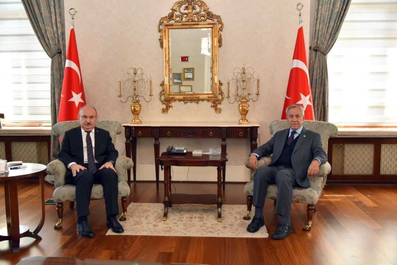 Arınç’tan Vali Karadeniz’e ziyaret
