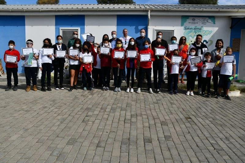 Kuşadası Belediyesi çocukları can dostlarla buluşturdu
