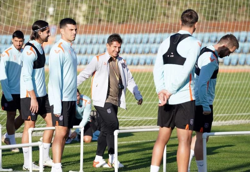 Emre Belözoğlu, Başakşehir’de ilk idmanına çıktı
