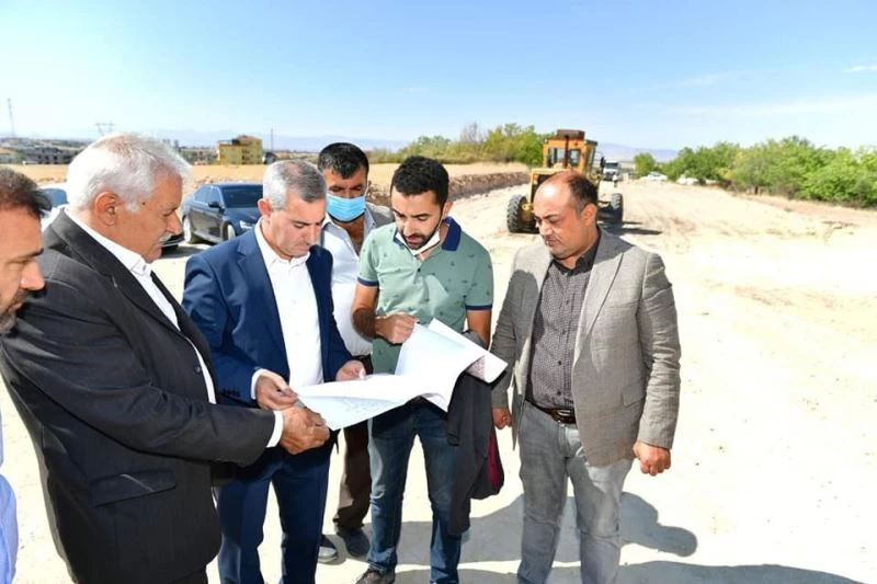 Melekbaba Mahallesindeki yol genişletme çalışmaları son sürat
