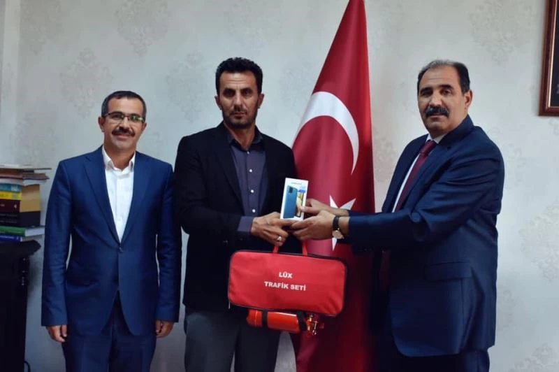 “İyi Dersler Şoför Amca” projesi fotoğraf yarışmasında Erzincan’a ikincilik ödülü
