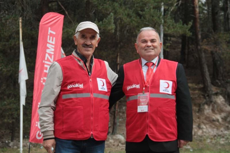 İki yetim dost yarım asır sonra bir araya geldi, hasret giderdi
