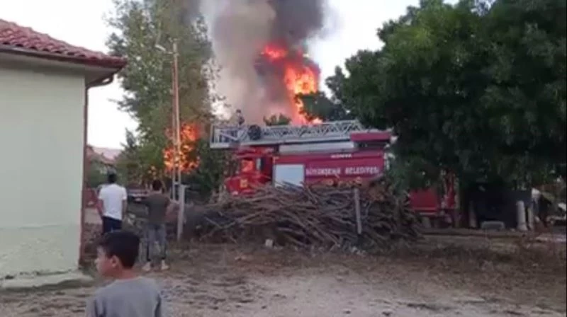 Yangına uykuda yakalandılar canlarını son anda kurtardılar