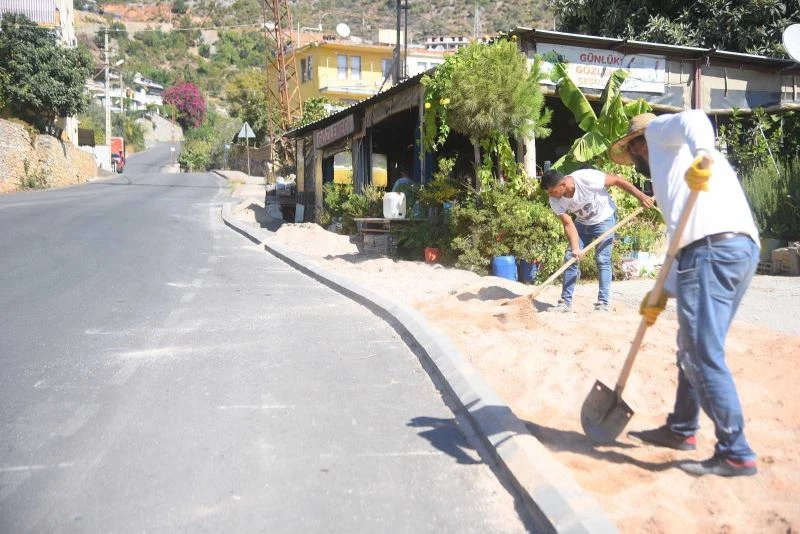 Alanya’da Çevre Yolundan Kurşunlu mevkii’ne kesintisiz kaldırım çalışması
