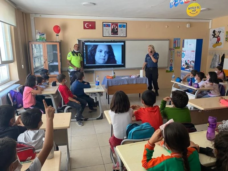 Mazıdağı’nda okullarda trafik güvenliği eğitimi verildi
