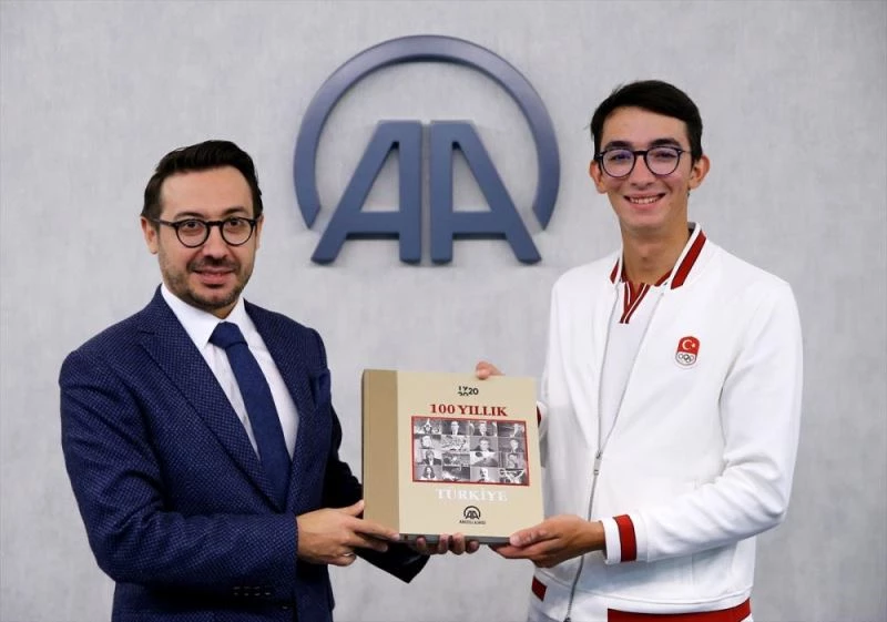 Olimpiyat şampiyonu Mete Gazoz, AA Genel Müdürü Karagöz