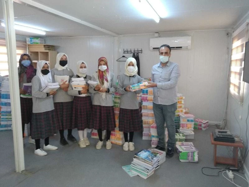 Samsatlı öğrencilere kitap dağıtıldı
