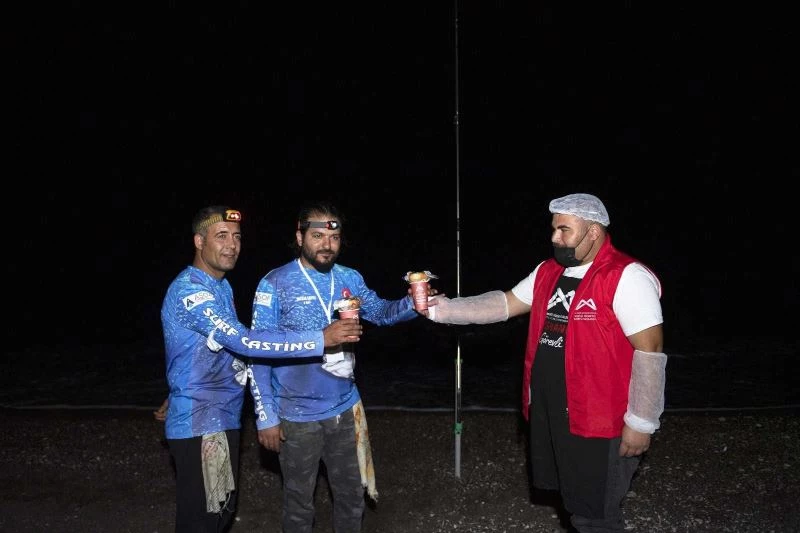 Belediyeden yarışmaya katılan balıkçılara çorba desteği
