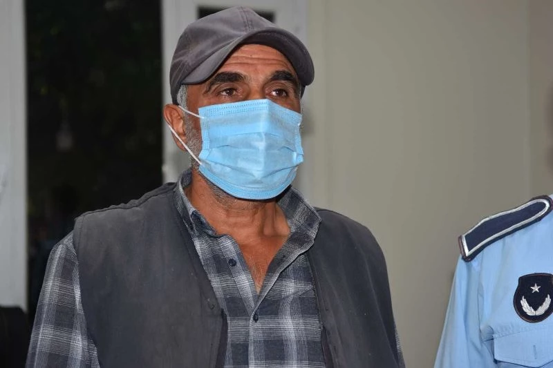 Seyyar satıcı yerde bulduğu para dolu cüzdanı sahibine ulaştırdı
