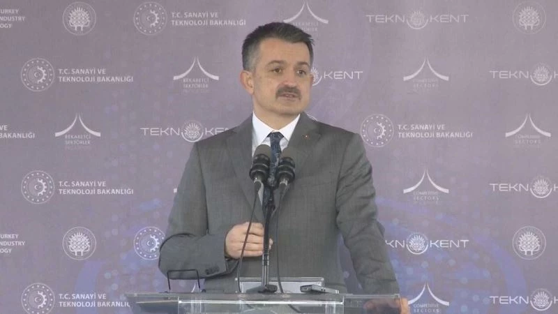 Bakan Pakdemirli: “Elektrikli traktörümüzün inşallah seri üretimine önümüzdeki yılın ocak ayında başlıyoruz”
