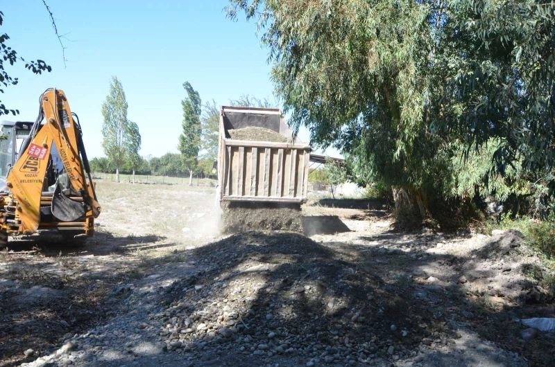 Kozan Belediyesi kış öncesi yol çalışmalarını hızlandırdı
