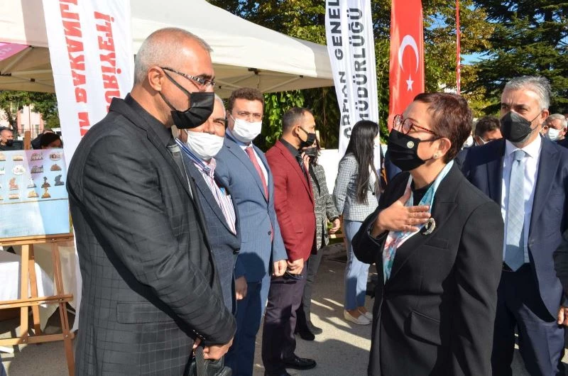 Afyonkarahisar’da ’Kız Kardeşim Projesi Eğitim Programı’ başladı
