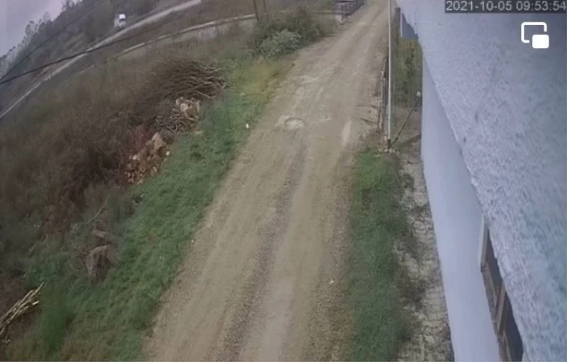 Meşrubat yüklü kamyonetin devrilme anı kamerada
